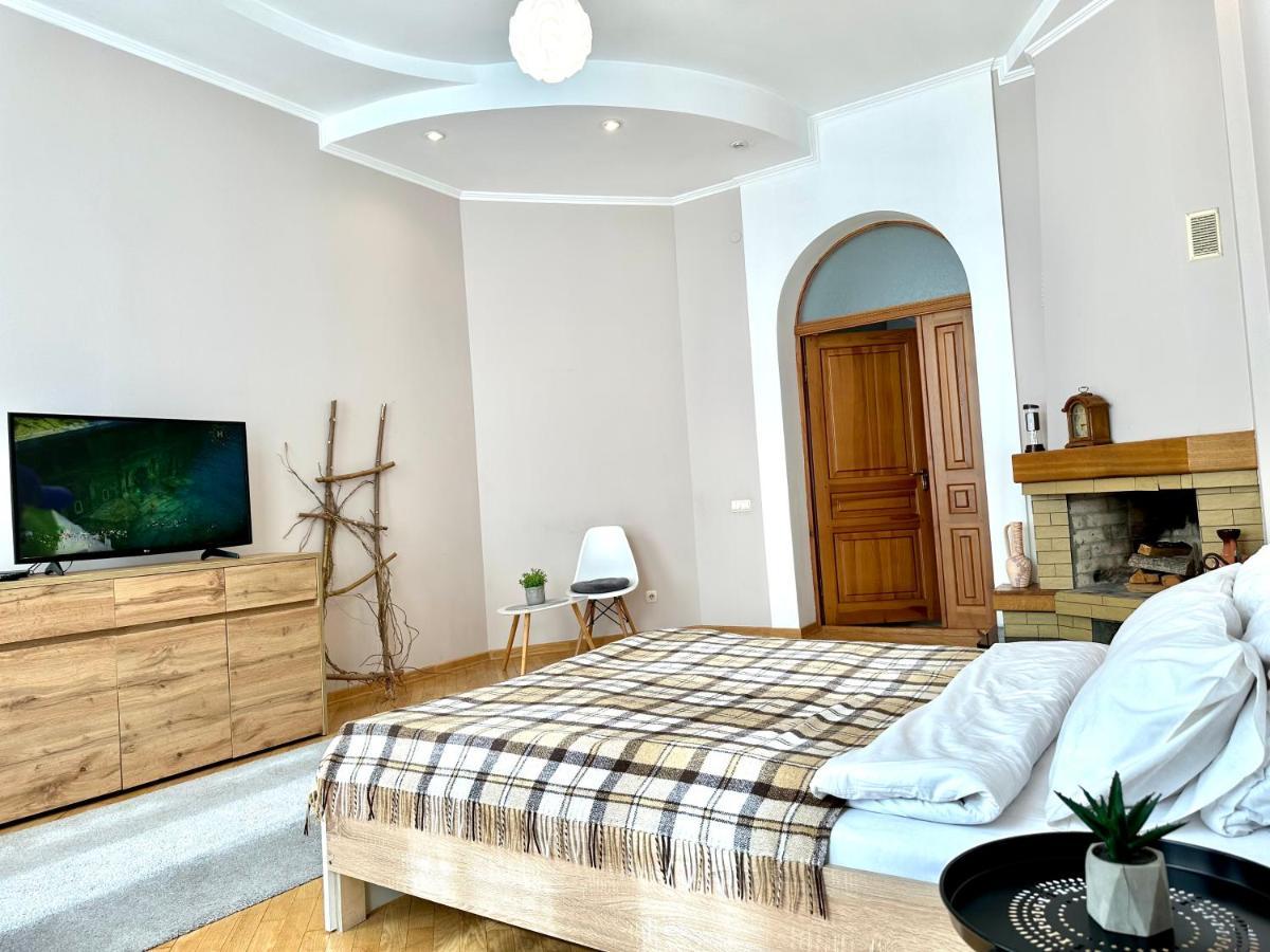 Apartments In The City Center, Near A Theatre, Zlata Plaza Rivne Dış mekan fotoğraf