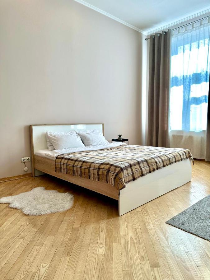 Apartments In The City Center, Near A Theatre, Zlata Plaza Rivne Dış mekan fotoğraf